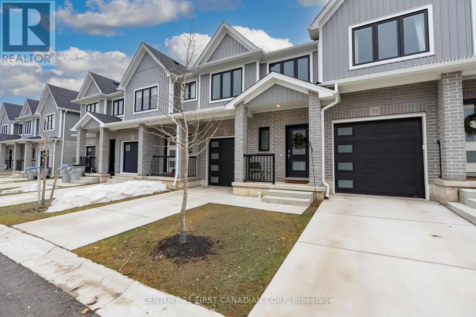 35 - 17 NICHOLSON STREET