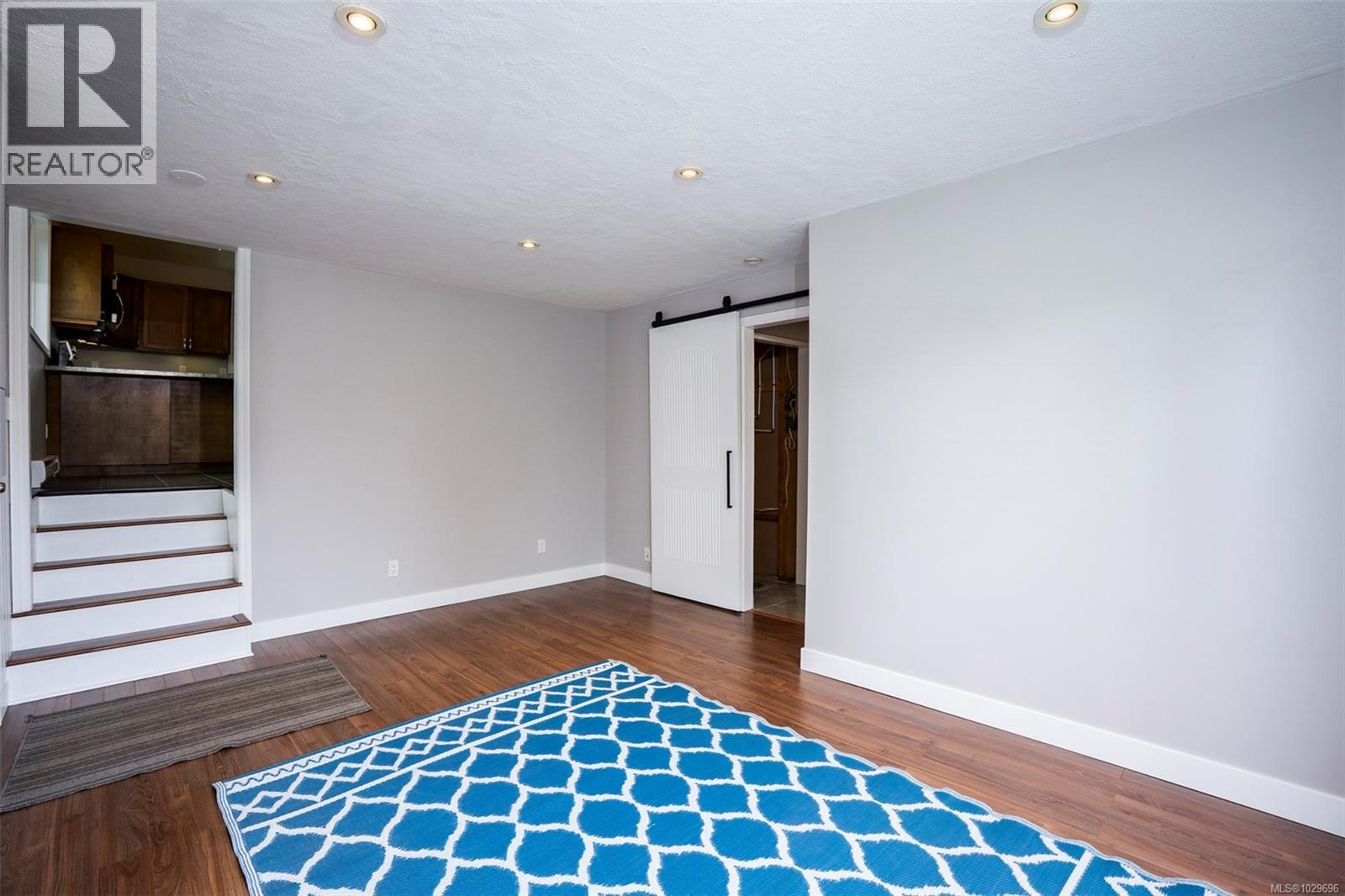 650 HAMILTON AVE - 19