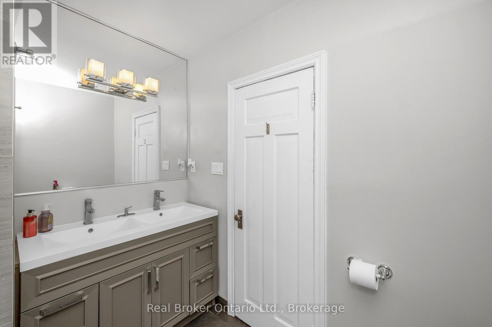 77 PROCTOR BOULEVARD — photo 24
