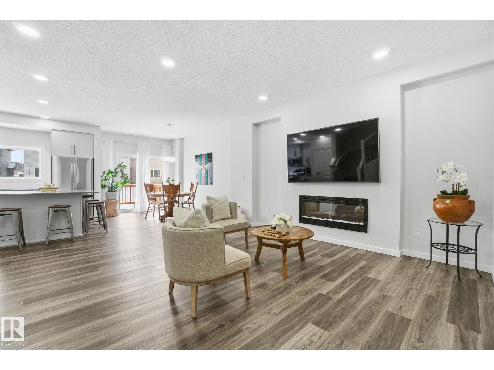 319 29 ST SW SW - 8