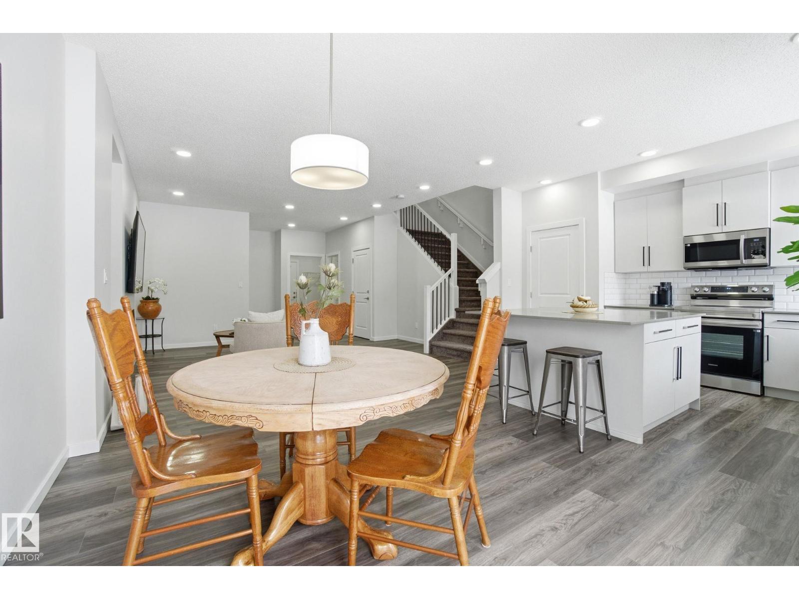 319 29 ST SW SW - 14