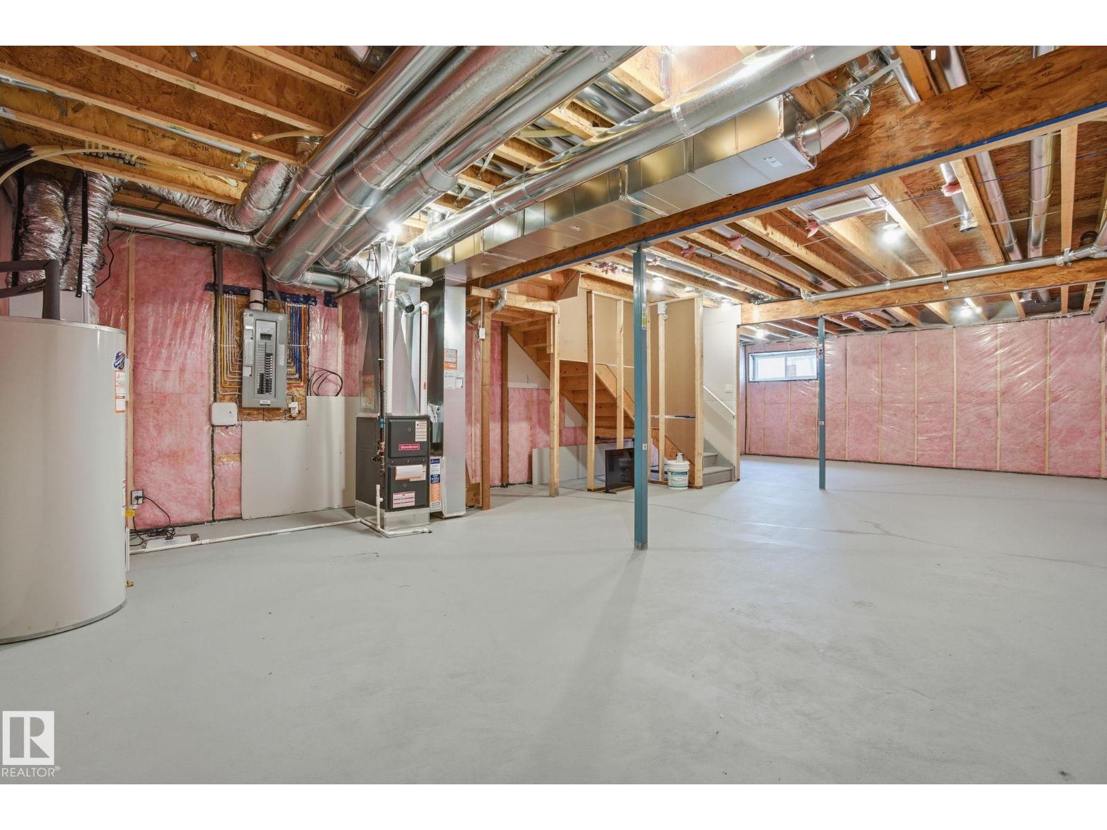 319 29 ST SW SW - 35