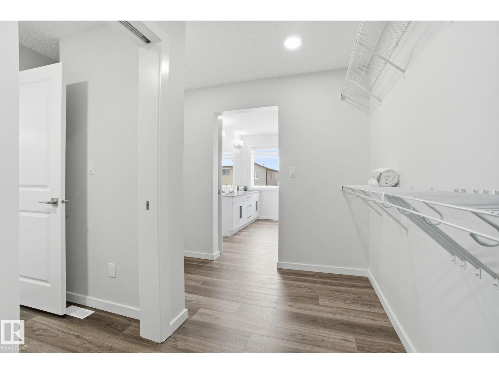 319 29 ST SW SW - 33