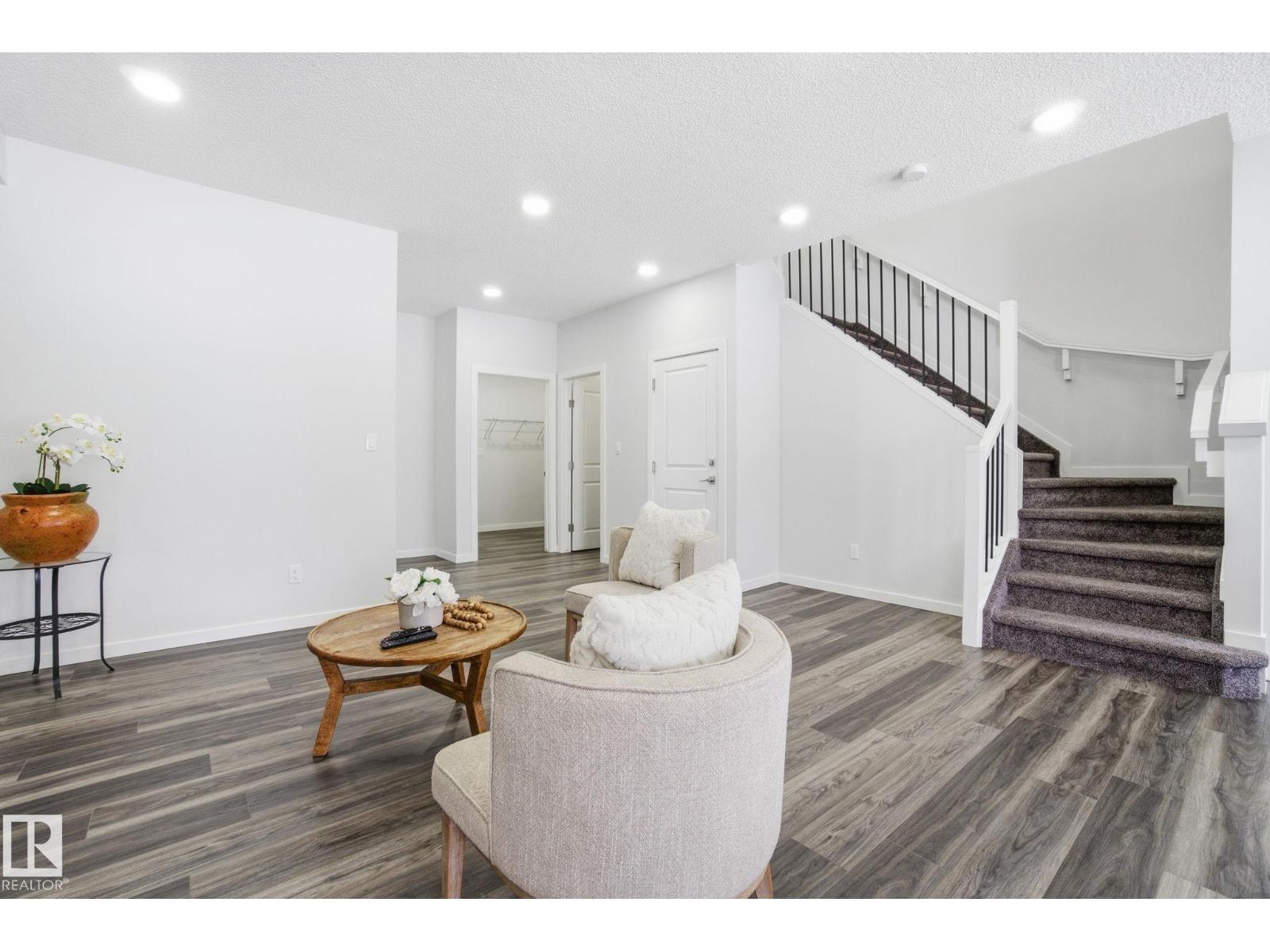 319 29 ST SW SW - 10