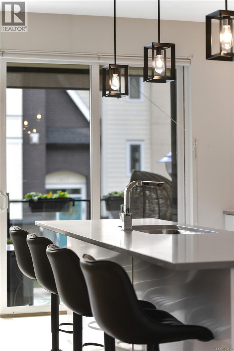 2826 TURNSTYLE CRES - 13