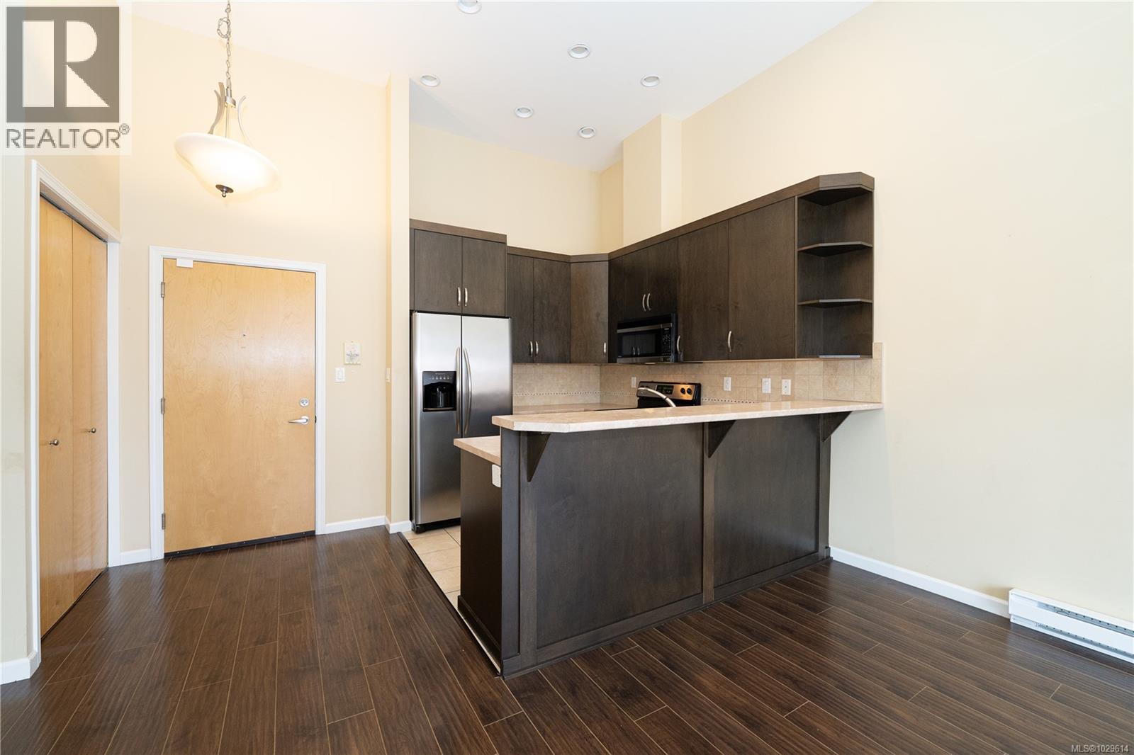 204 10421 Resthaven Drive, Sidney