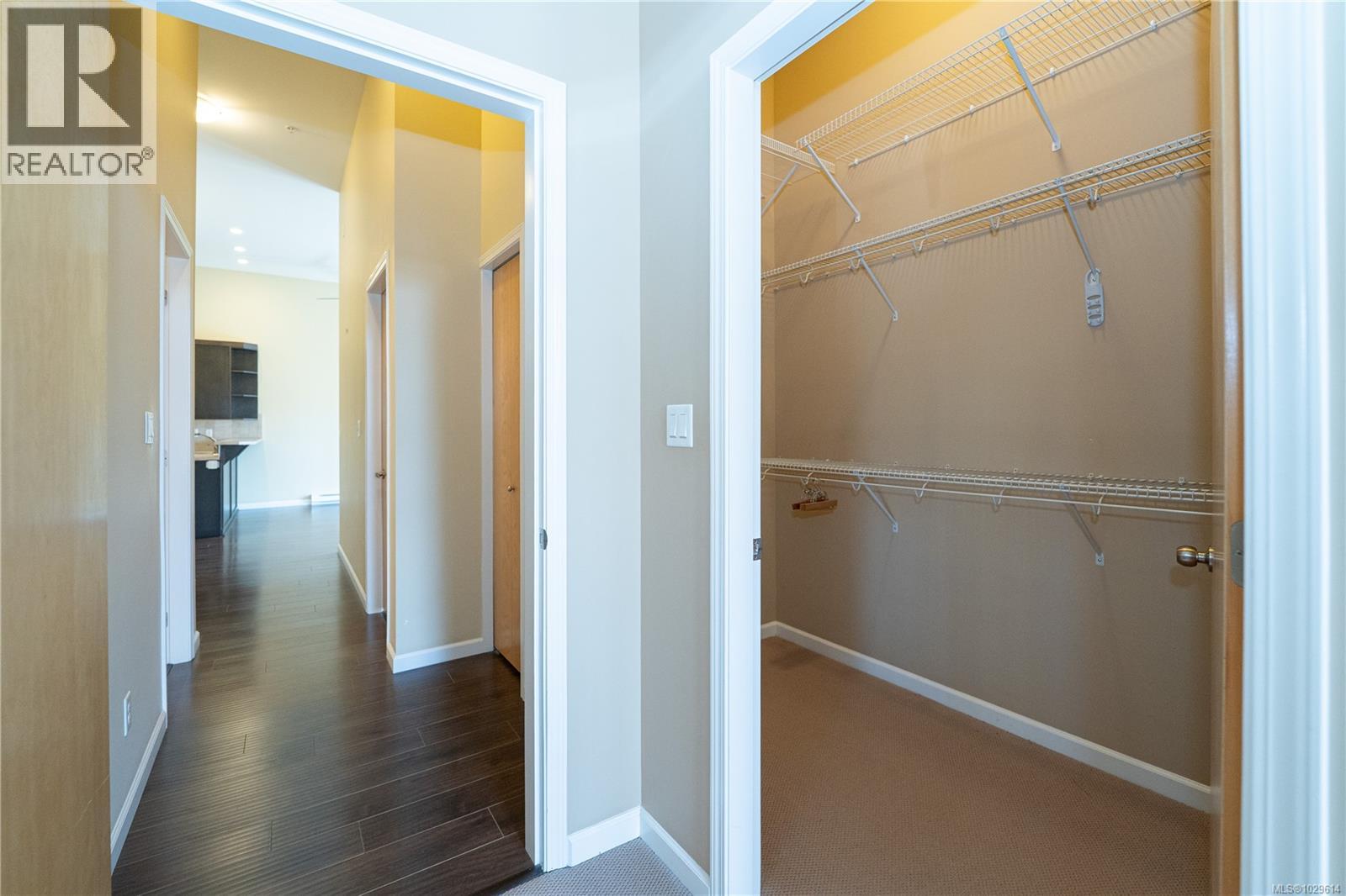 204 10421 Resthaven Drive, Sidney