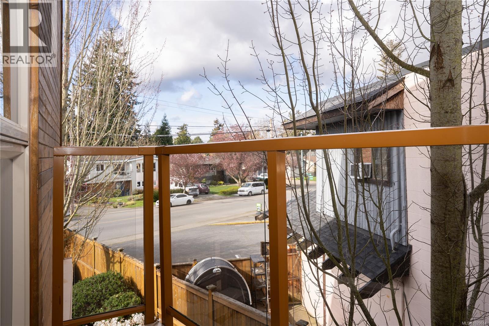 204 10421 Resthaven Drive, Sidney