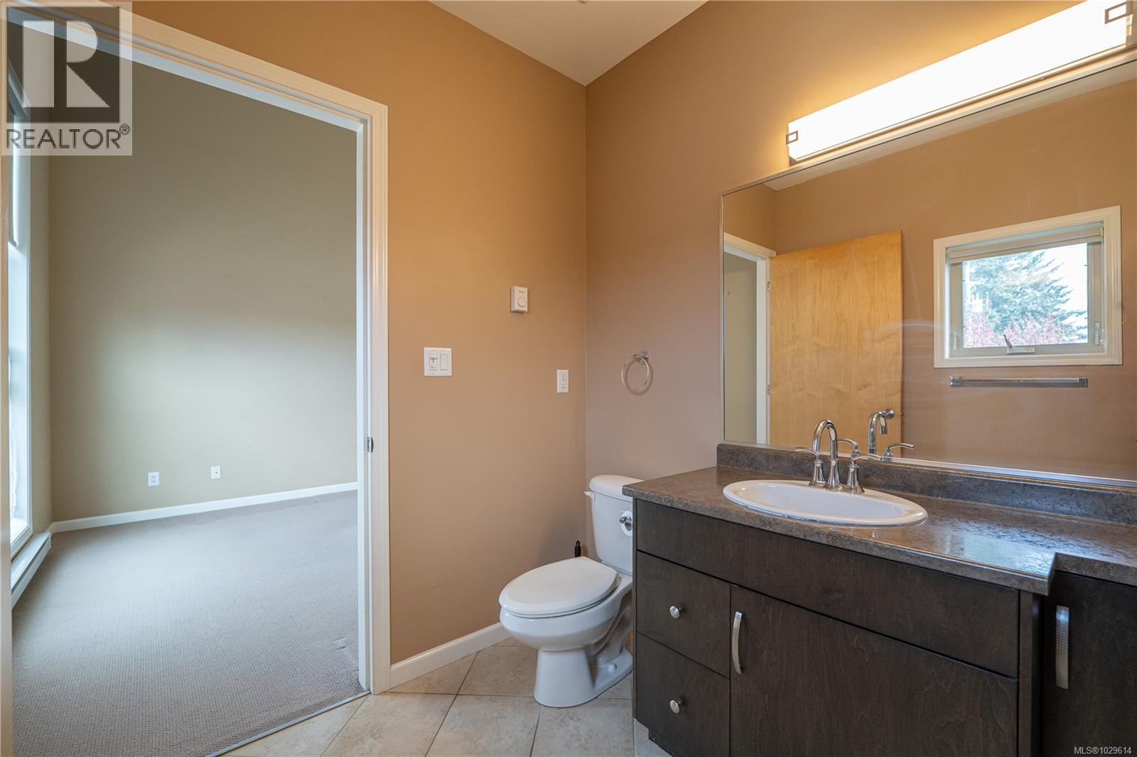 204 10421 Resthaven Drive, Sidney