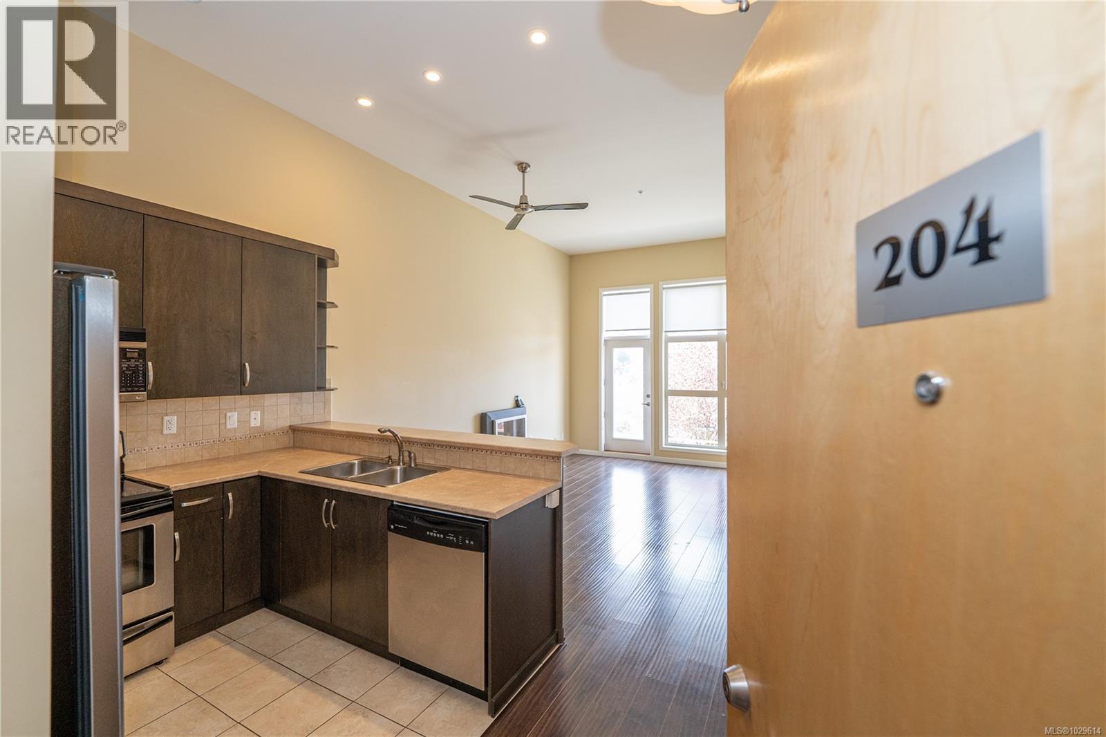 204 10421 Resthaven Drive, Sidney