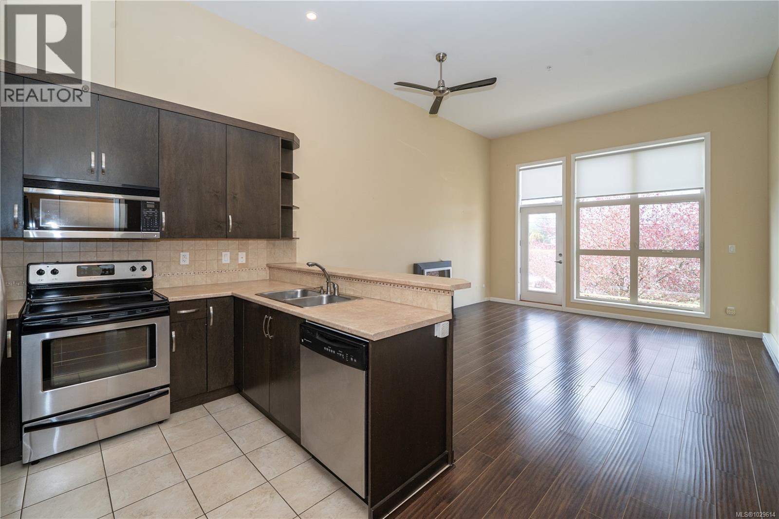 204 10421 Resthaven Drive, Sidney