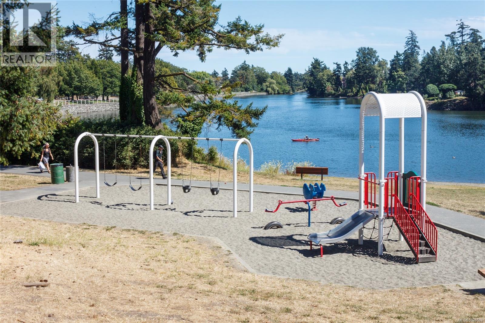 #10 1498 ADMIRALS RD - 29