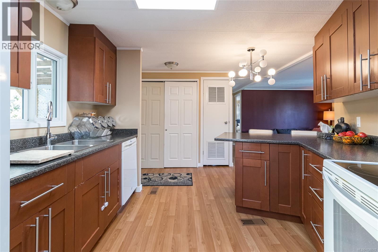 #10 1498 ADMIRALS RD - 8