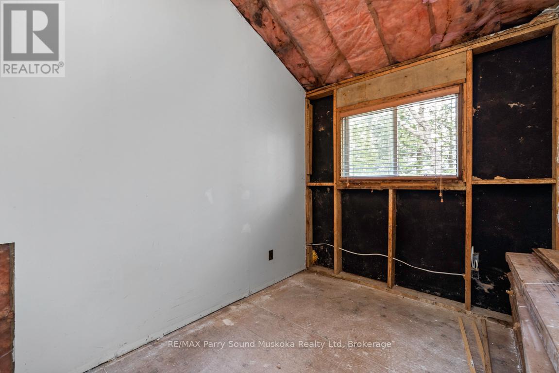 33 HOUSTON LANE - 23