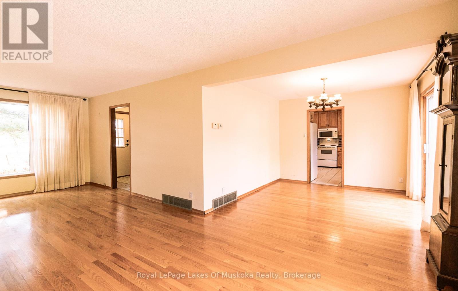 96 520 HIGHWAY W - 14