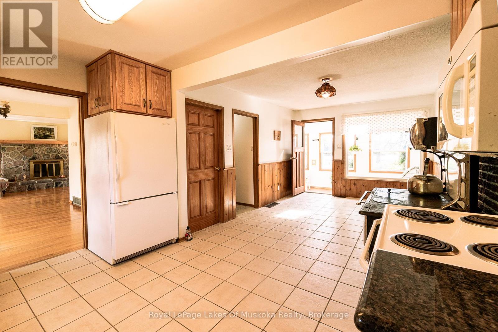 96 520 HIGHWAY W - 17