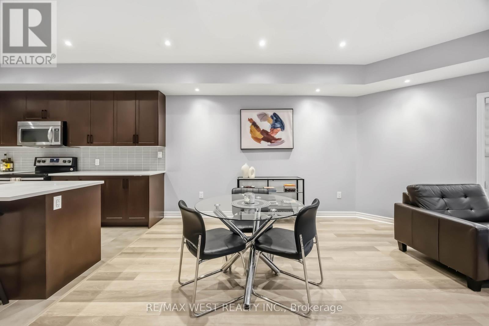 #32 3905 MAJOR MACKENZIE DRIVE - 11