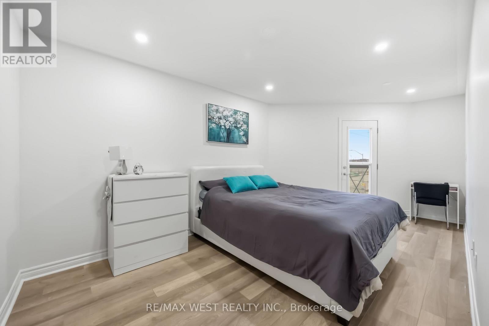 #32 3905 MAJOR MACKENZIE DRIVE - 21