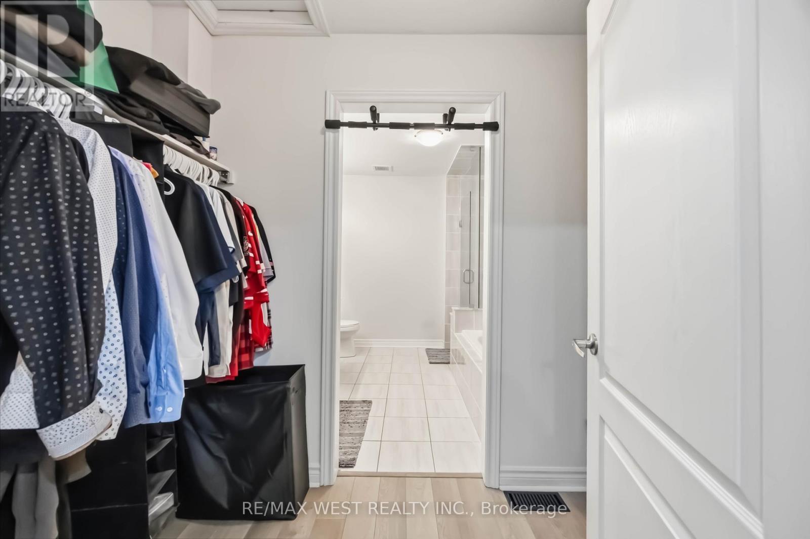 #32 3905 MAJOR MACKENZIE DRIVE - 23