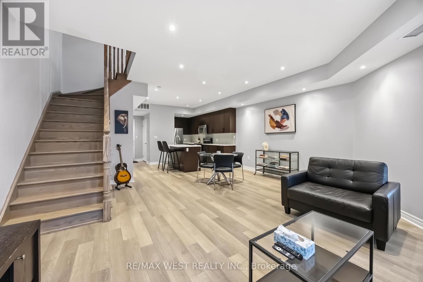 #32 3905 MAJOR MACKENZIE DRIVE - 9