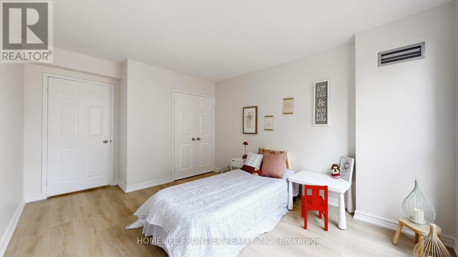 #306 9 CHALMERS ROAD - 16