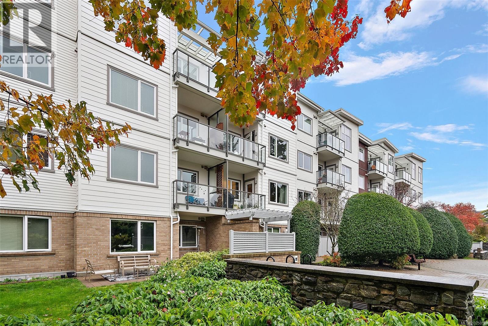 #404 4394 WEST SAANICH RD - Image 2