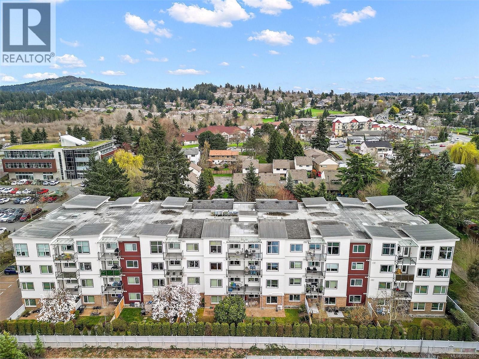 #404 4394 WEST SAANICH RD - 34