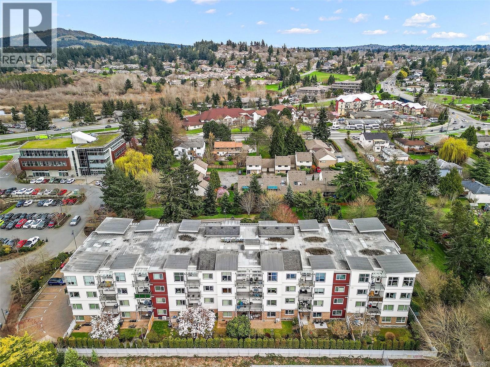 #404 4394 WEST SAANICH RD - 35