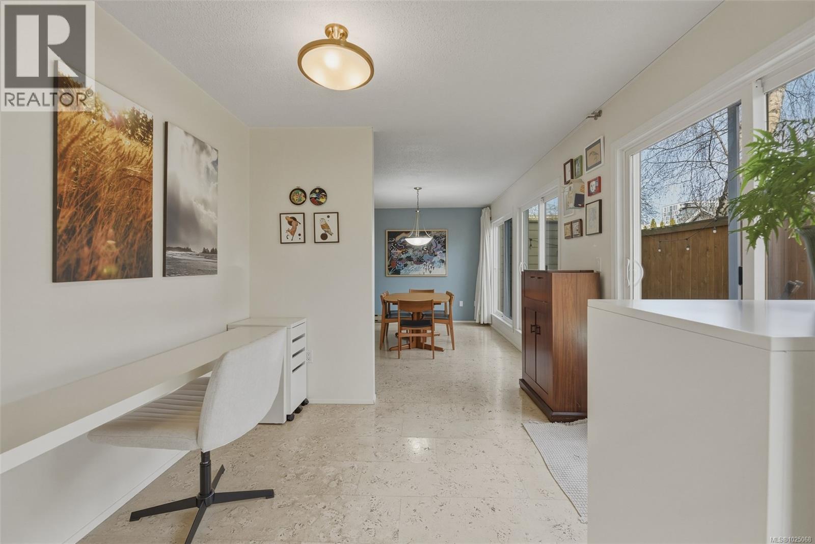 104 1166 Rockland Ave, Victoria