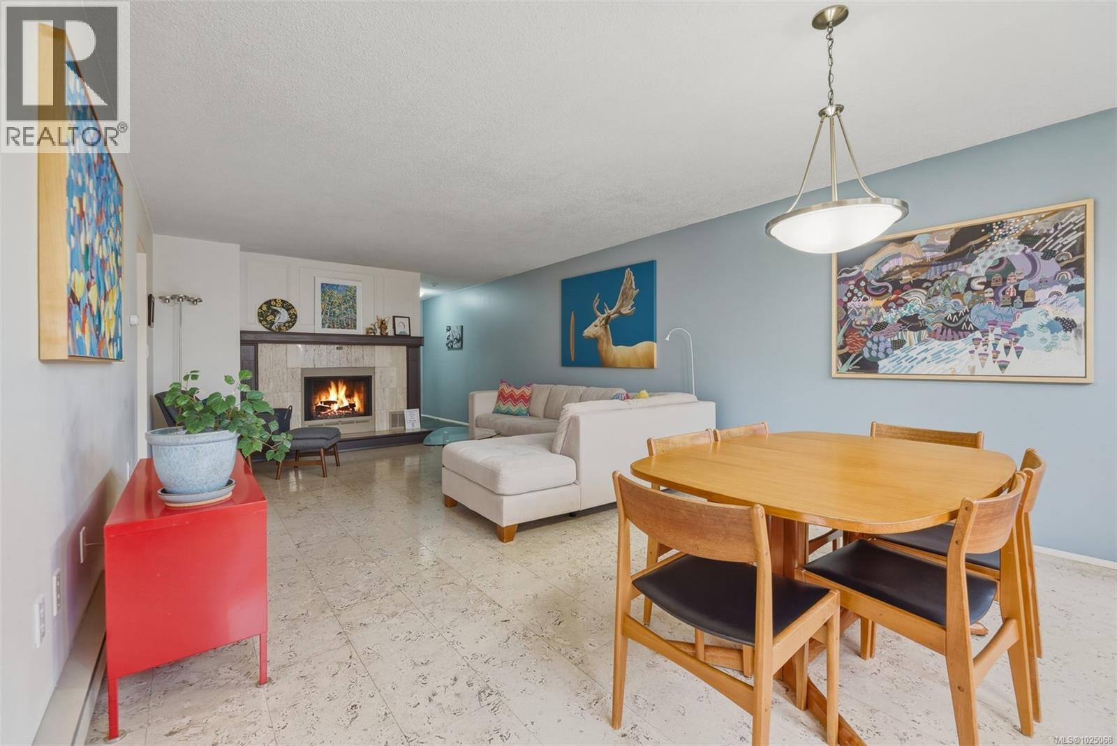 104 1166 Rockland Ave, Victoria