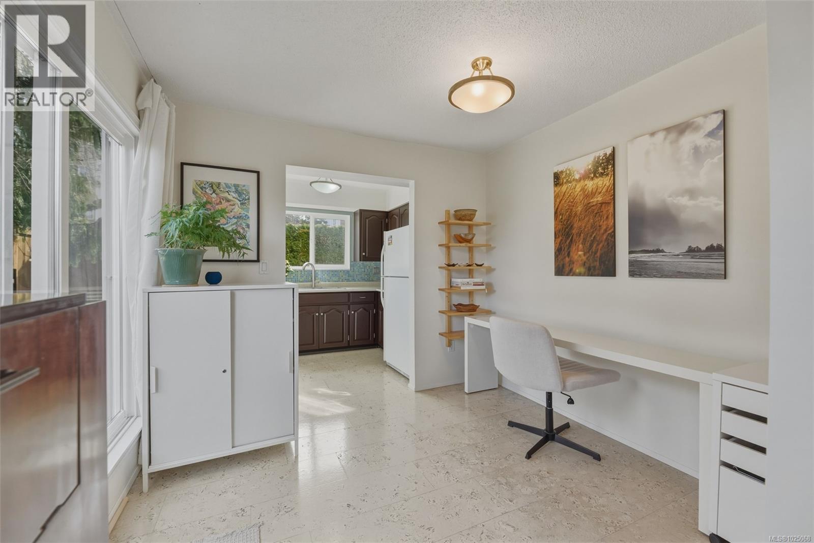 104 1166 Rockland Ave, Victoria