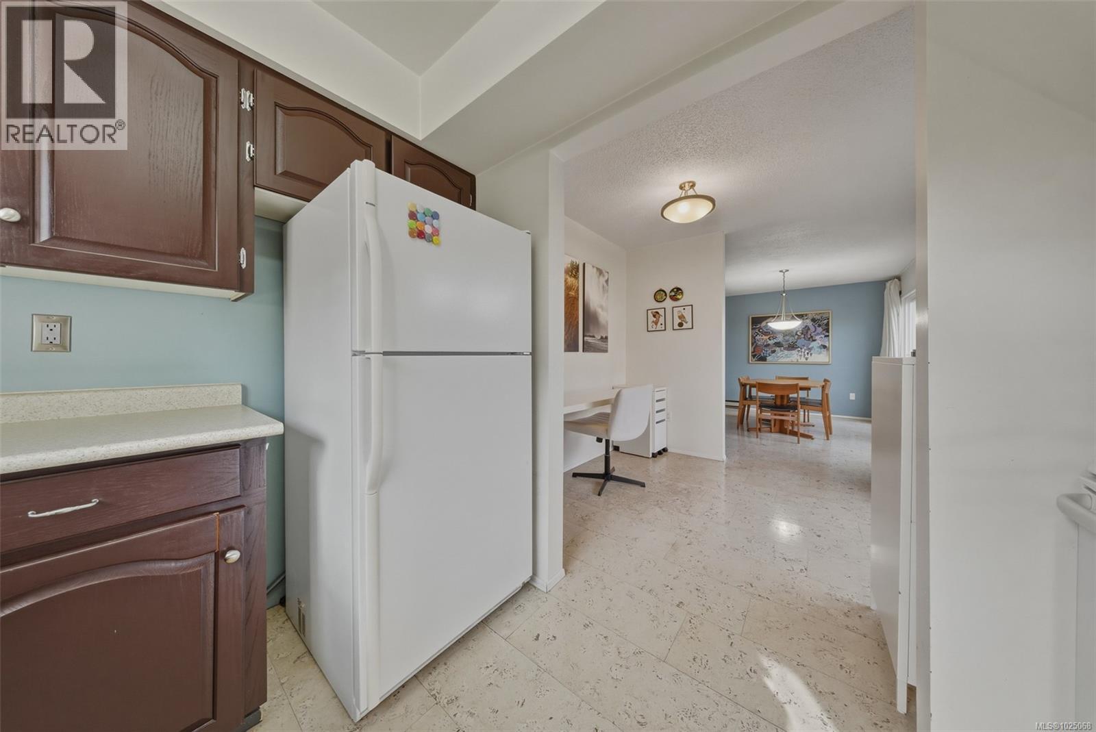 104 1166 Rockland Ave, Victoria