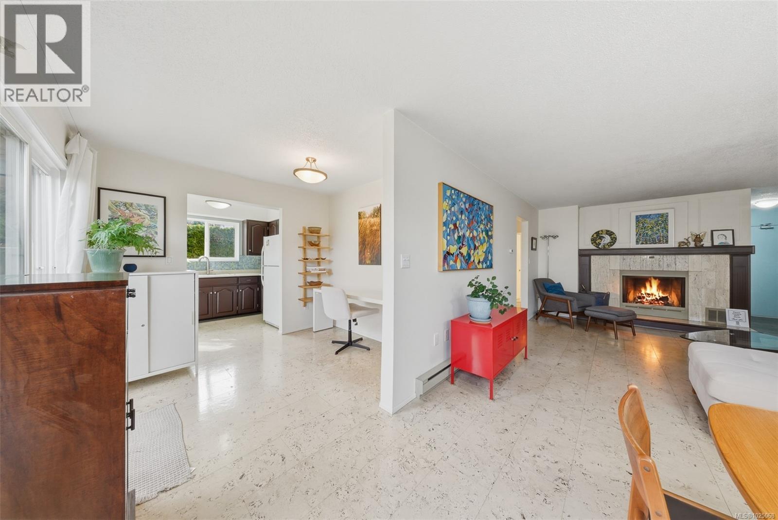 104 1166 Rockland Ave, Victoria