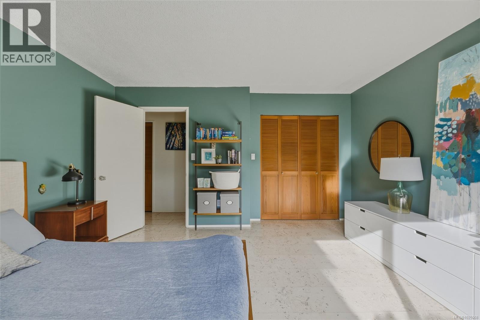 #104 1166 Rockland Ave - 14