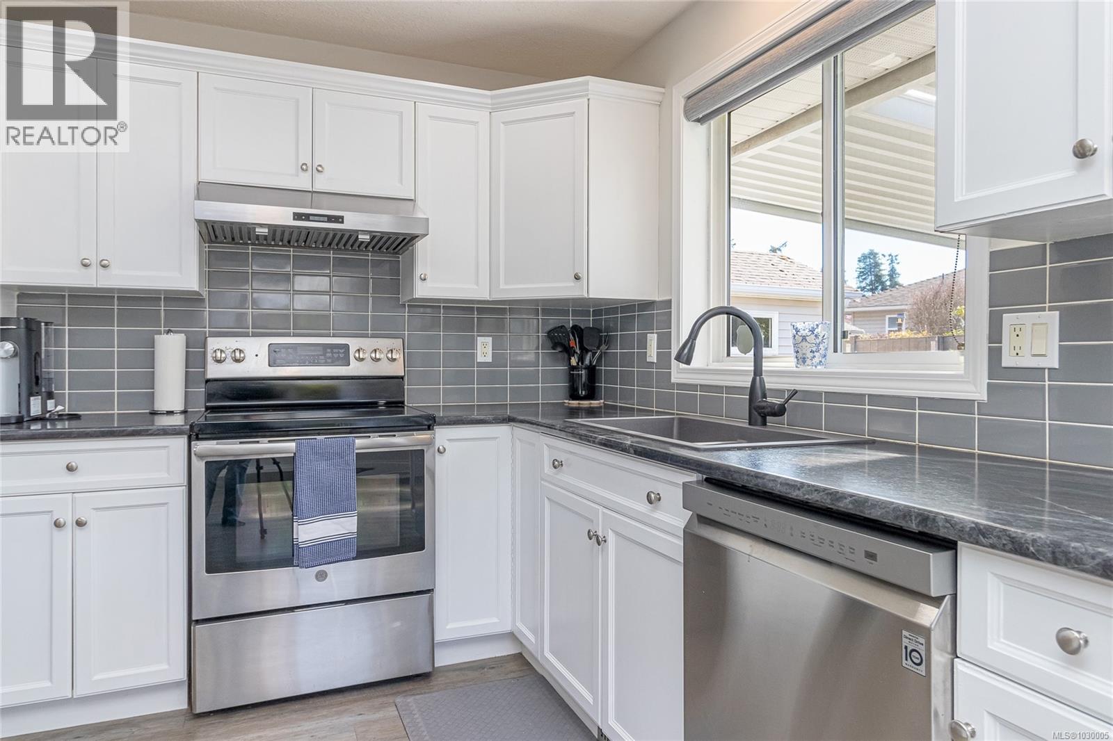 355 CLARKSON PL - Image 2