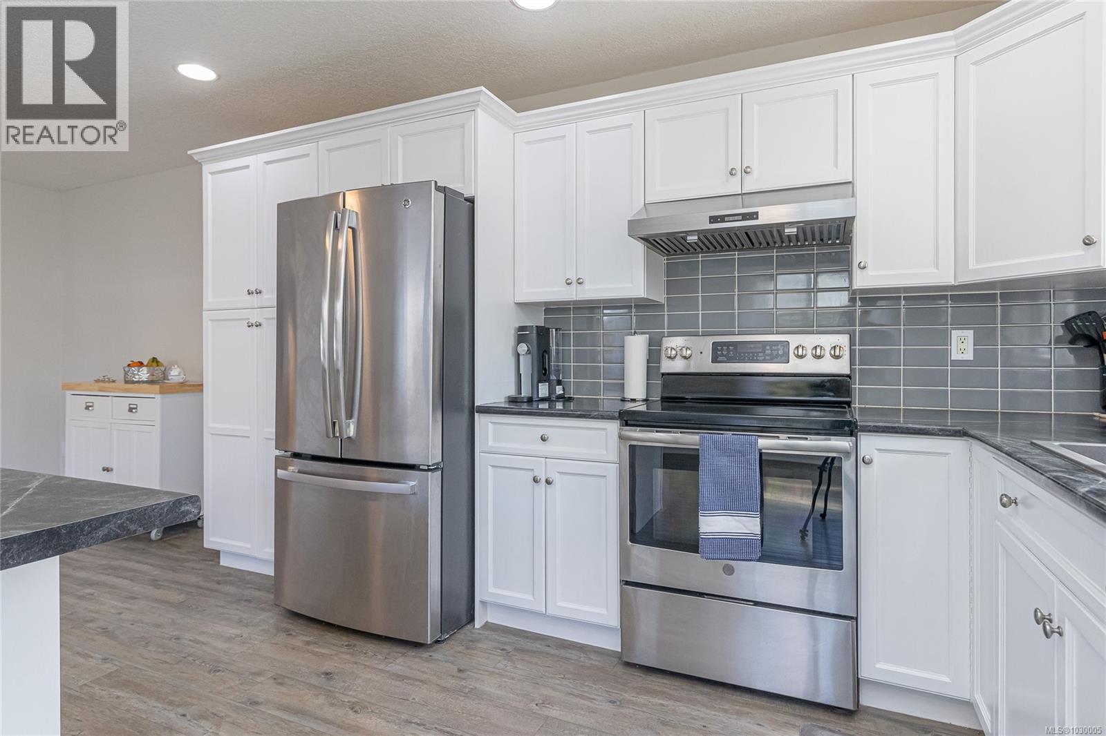 355 CLARKSON PL - Image 3