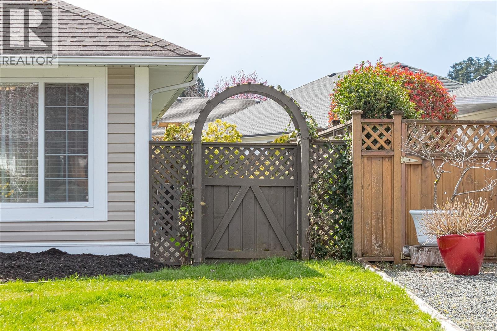 355 CLARKSON PL - 36