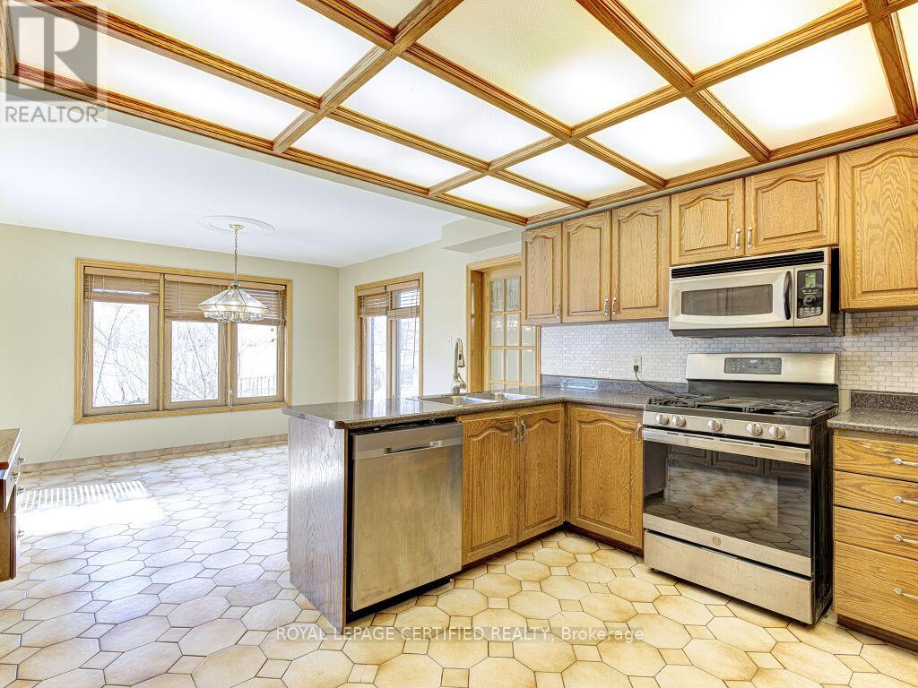 4261 CAPILANO COURT - 16