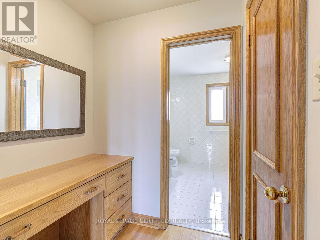 4261 CAPILANO COURT - 28