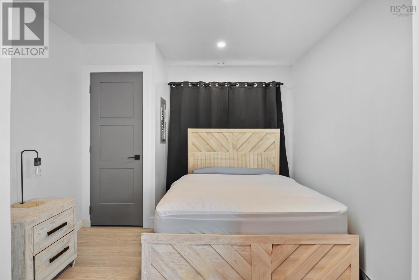 Property 33 of 52 of 15 Shore Road