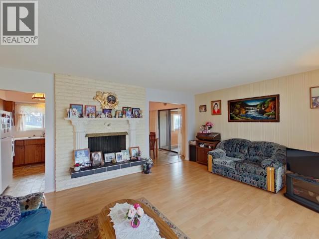 3284 CARIBOO AVE - 10