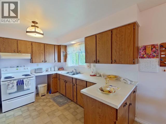 3284 CARIBOO AVE - 13