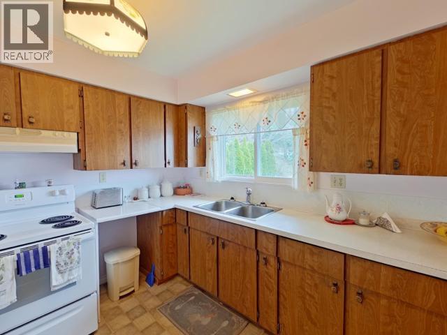 3284 CARIBOO AVE - 14