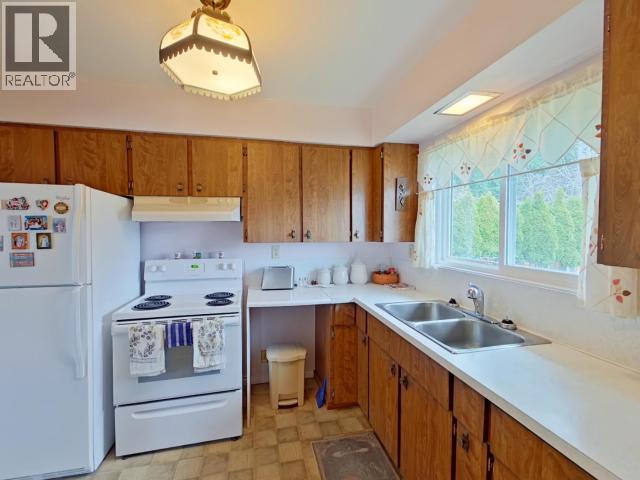 3284 CARIBOO AVE - 15