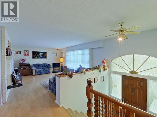 3284 CARIBOO AVE - 21