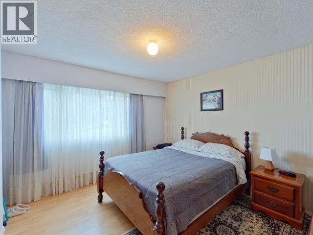 3284 CARIBOO AVE - 24