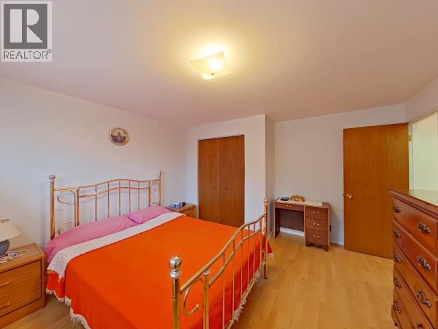 3284 CARIBOO AVE - 26