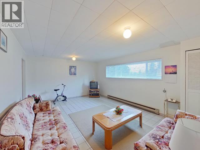 3284 CARIBOO AVE - 27