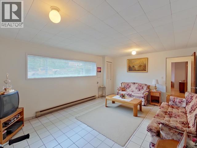 3284 CARIBOO AVE - 28