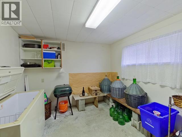 3284 CARIBOO AVE - 33